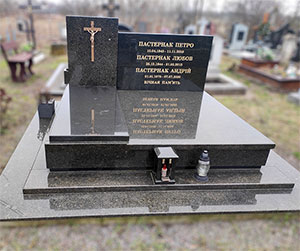 Памятник подвійний європейський з грантіту