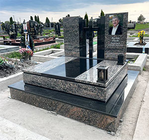 Пам'ятник подвійний європейського зразка