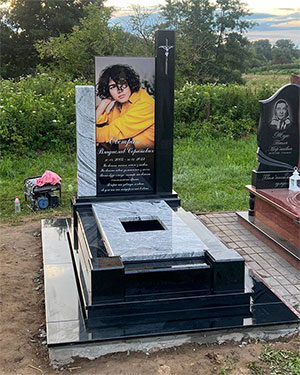 Пам'ятник європейський з білого граніту