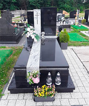Пам'ятник європейський з чорного граніту