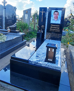 Пам'ятник європейський з чорного граніту