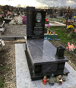 Пам'ятник з граніту європейський