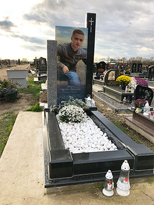 Надгробний пам'ятник європейський
