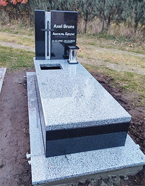 Пам'ятник на могилу європейський