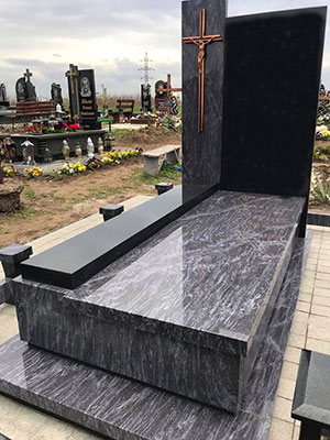Гранітний європейський пам'ятник