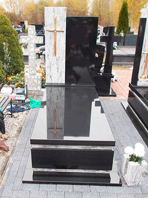 Пам'ятник на могилу європейський