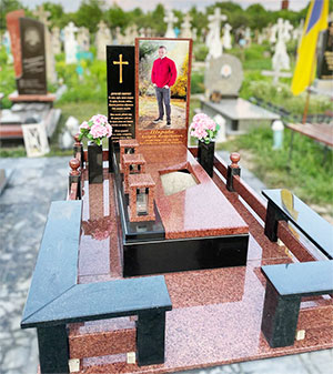 Пам'ятник європейський з червоного граніту