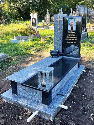 Пам'ятник з граніту європейський у Львові