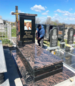 Пам'ятник з граніту європейського зразка