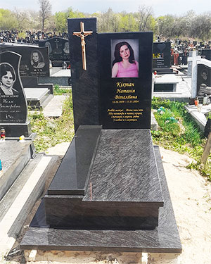 Пам'ятник європейського зразка для жінки
